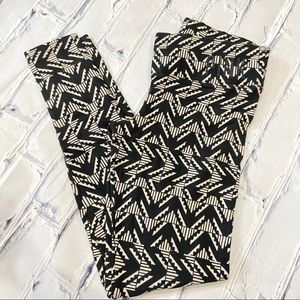 VS PINK FASHION LEGGING AZTEC PRINT